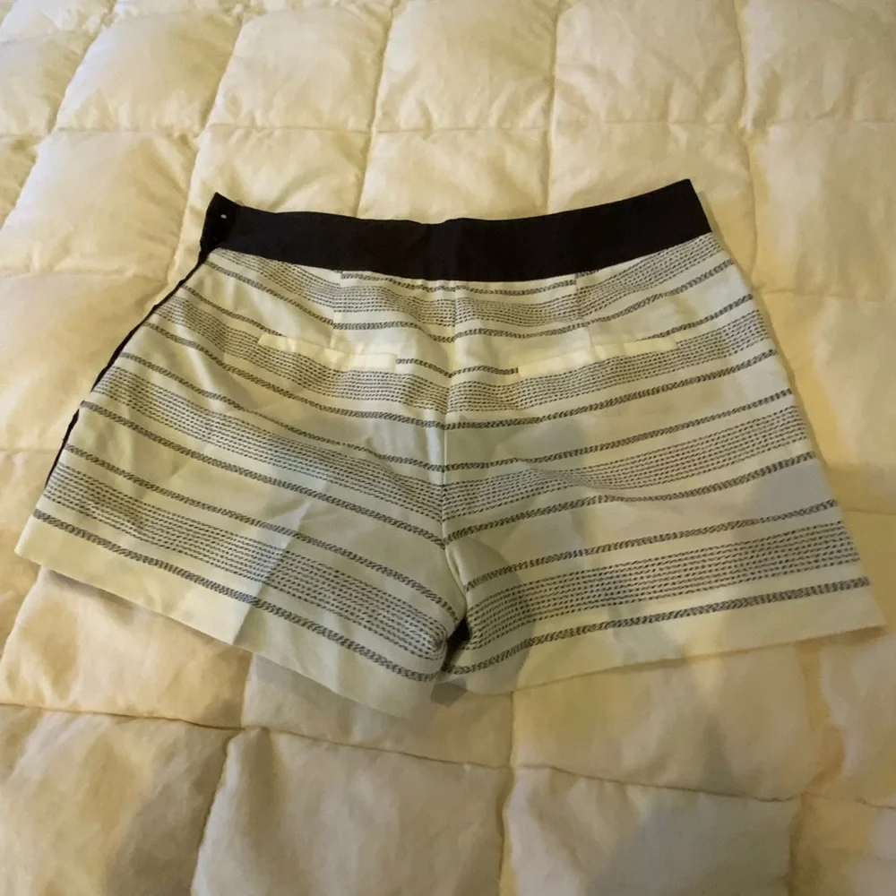LOFT Black and White Striped High Waist Shorts Side Pockets And Zipper Size 6